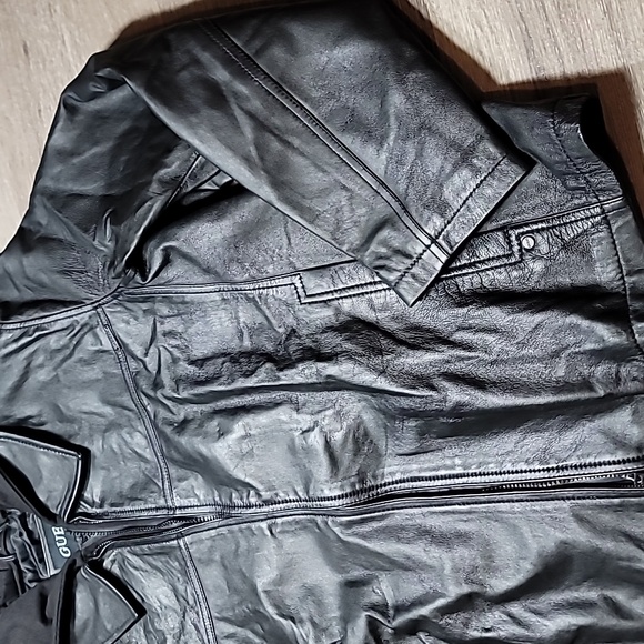 GUESS %100 LEATHER JACKET ZIP UP WITH HOODIE.. Size XL - Picture 3 of 11
